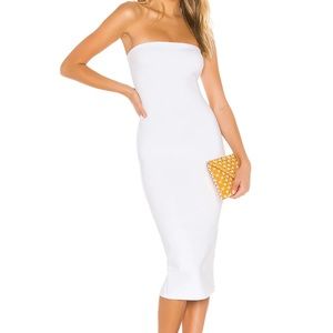 Lilian Strapless Dress in White
superdown